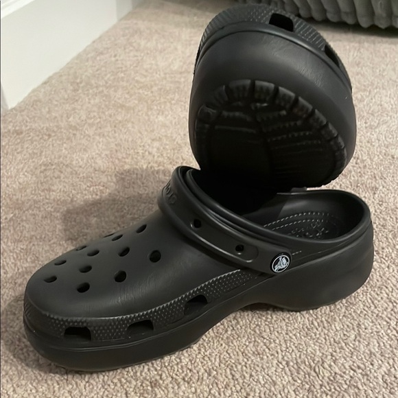 CROCS Women’s Platform Black Slip-On Sandals (never worn) - Picture 2 of 5